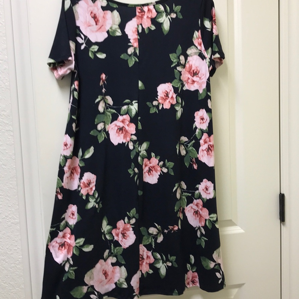 Dress size medium, new - Picture 3 of 4